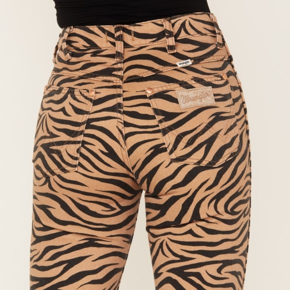 WRANGLER WOMEN'S HIGH RISE WILD WEST PURR PRINT JEANS SIZE 28 ANTHROPOLOGIE FP - Picture 3 of 13